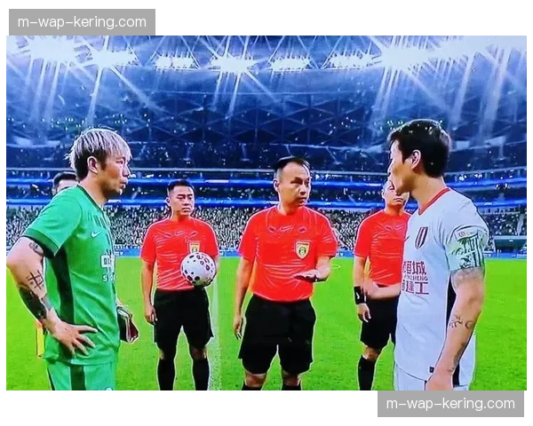 国安vs蓉城中场绞杀：双方均未能有效组织进攻半场闷平